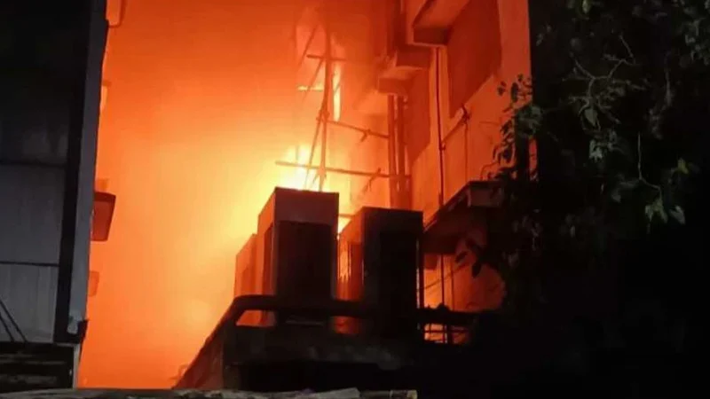 কলকাতায় হোটেলে আগুন, নিহত ১৪